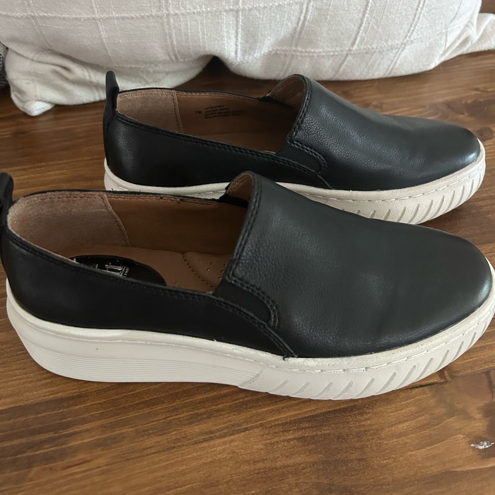 New Sofft slip on sneaker in black. Size 7
